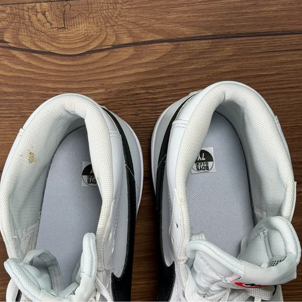 Nike Blazer‎ Mid ‘77 White Leather Sneakers Size 7Y Lace Up Shoes